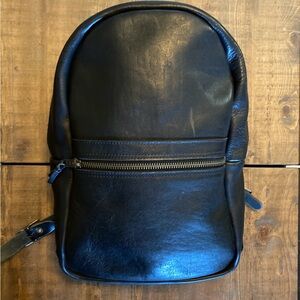 Go Forth Goods classic leather backpack. Large version.